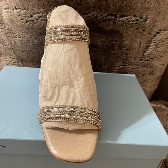 Never worn, ordered and didn’t need. Very pretty and perfect for holidays! - Picture 11 of 11